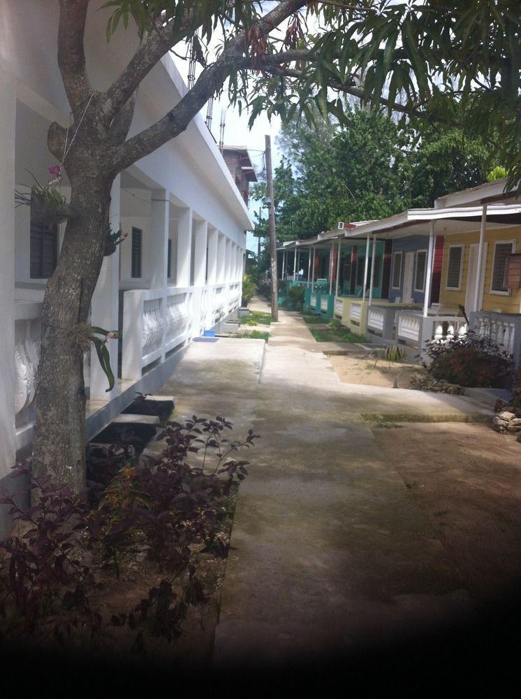 Roots Bamboo Beach Resort Negril Exteriör bild