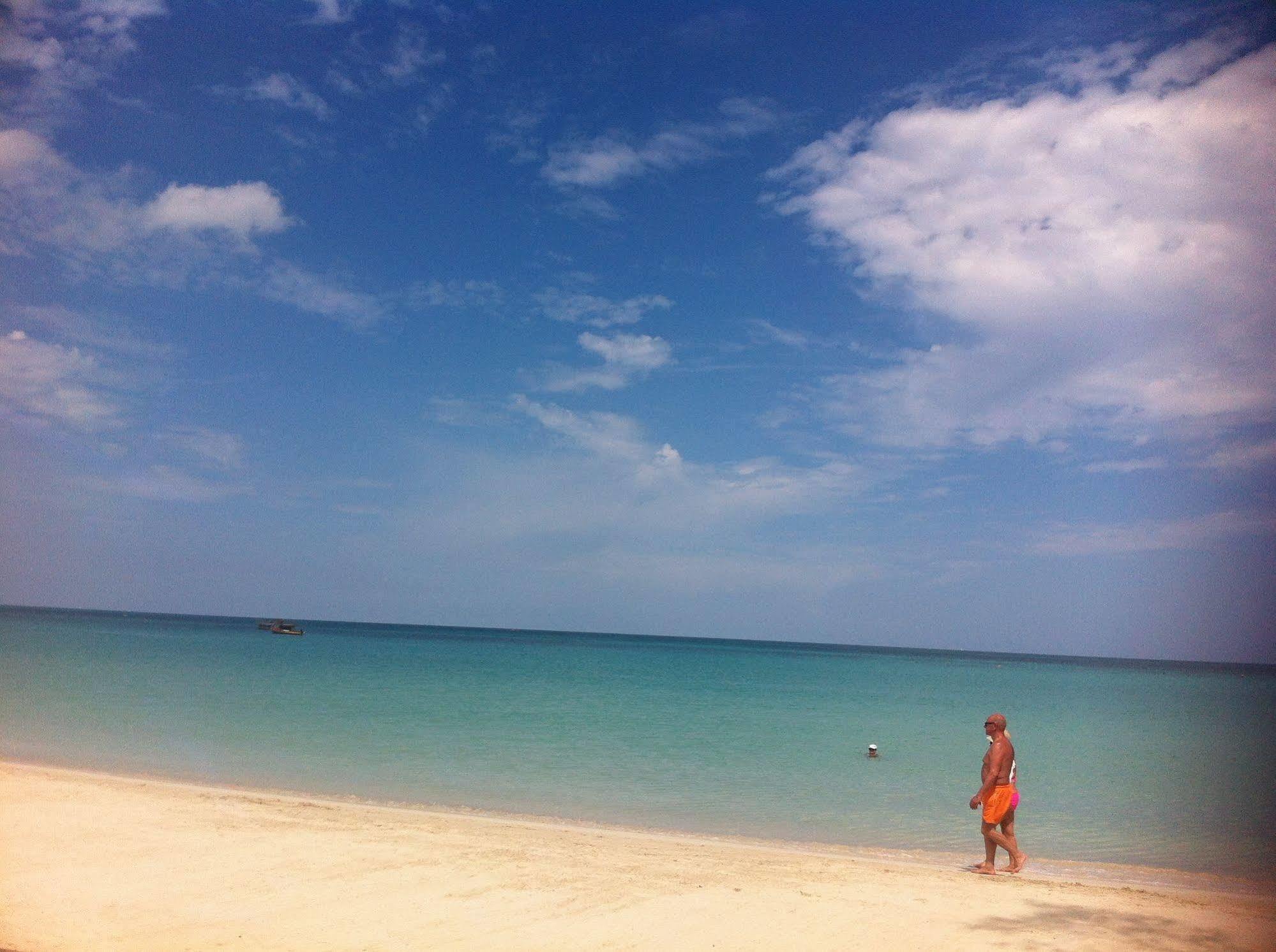 Roots Bamboo Beach Resort Negril Exteriör bild