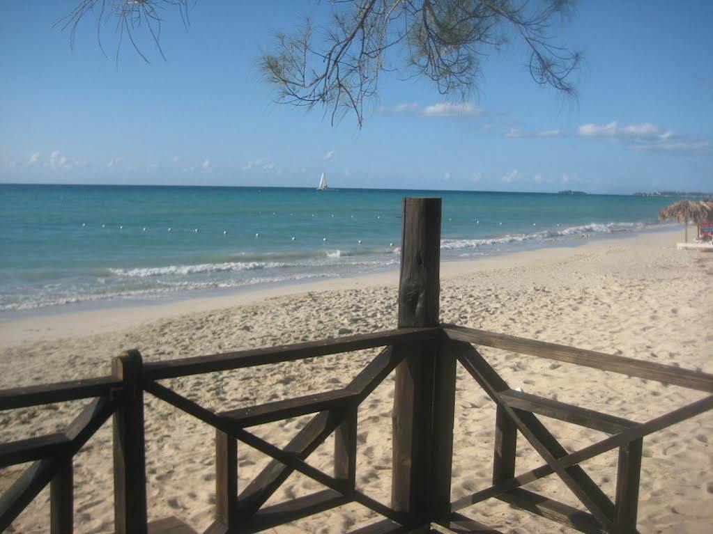 Roots Bamboo Beach Resort Negril Exteriör bild