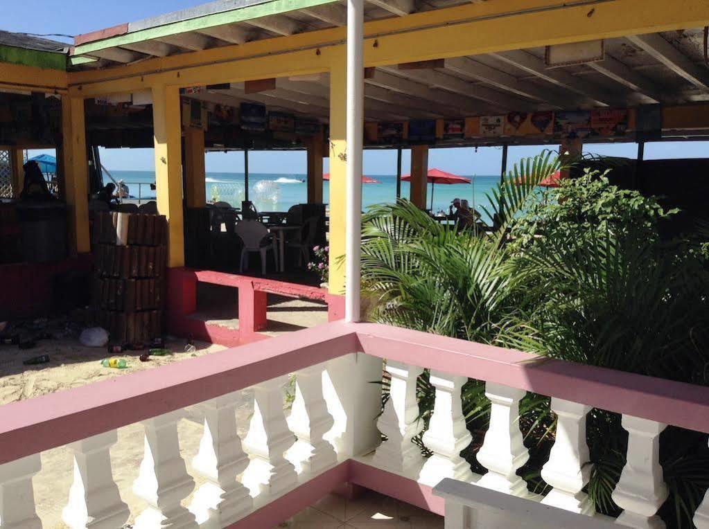 Roots Bamboo Beach Resort Negril Exteriör bild